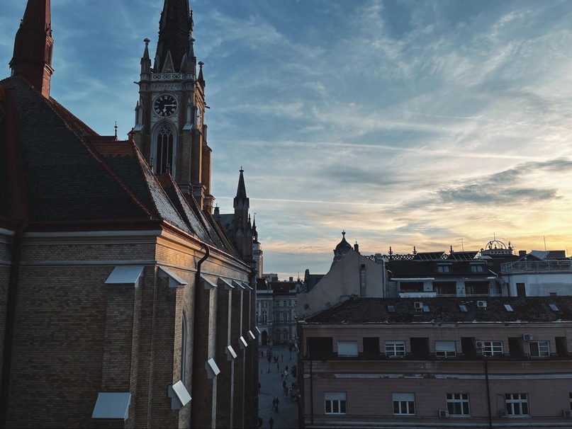 Пять историй о релокациях: как художницы переехали в новые страны и смогли там обустроиться 1 Виды вечернего Нови Сада