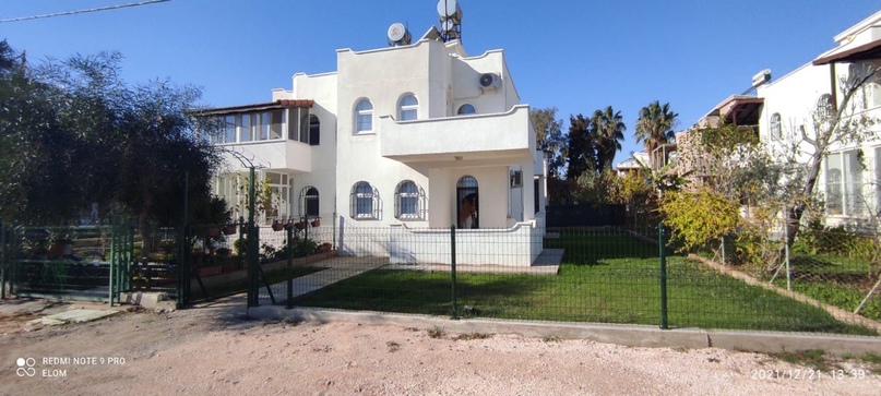 Пять историй о релокациях: как художницы переехали в новые страны и смогли там обустроиться 19 Дом примерно в 100м2 с садиком, который Света снимает по цене средней двухкомнатной квартиры