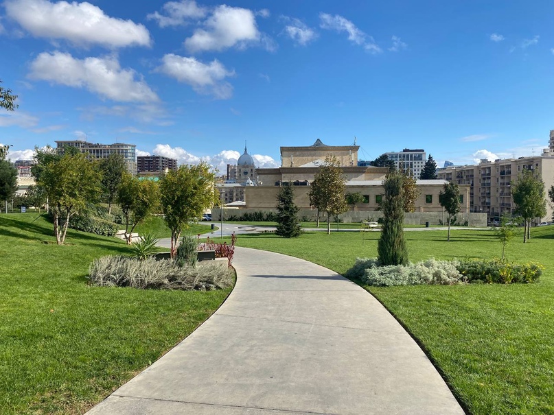 Пять историй о релокациях: как художницы переехали в новые страны и смогли там обустроиться 21 Виды в Баку